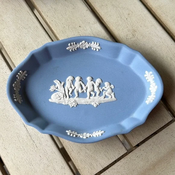 Mini Blue & White Wedgewood Cherub Trinket Dish - Picture 1 of 5